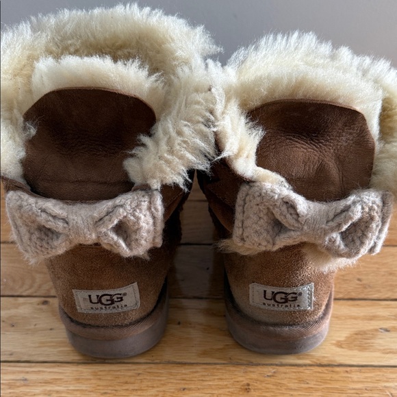 UGG Brown Boots with Cream Shearling - Picture 2 of 5